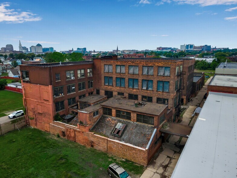 More Photos Of 203 Pratt St, Buffalo Manufacturing For Sale