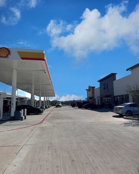 More Photos Of 11418 Sam Houston Pkwy E, Houston General Retail For Lease