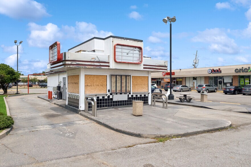 Primary Photo Of 3102 Loyola Dr, Kenner Fast Food For Lease