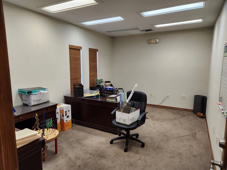 More Photos Of 1152 NW Cache Rd, Lawton Office For Lease