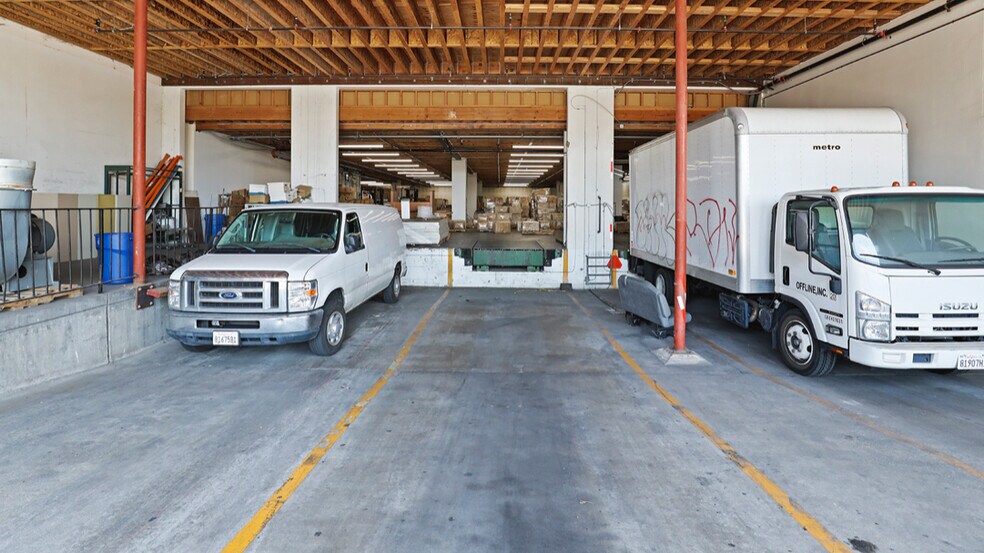 More Photos Of 2250 Maple Ave, Los Angeles Warehouse For Lease