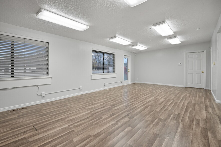 More Photos Of 9386 S Redwood Rd, West Jordan Office For Sale