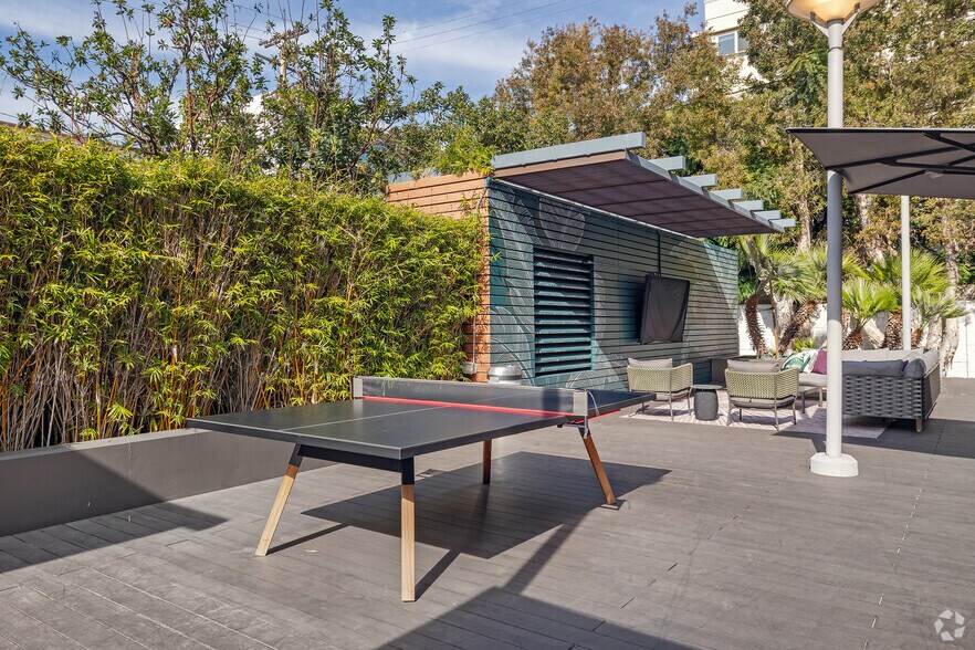 More Photos Of 1640 S Sepulveda Blvd, Los Angeles Office For Lease