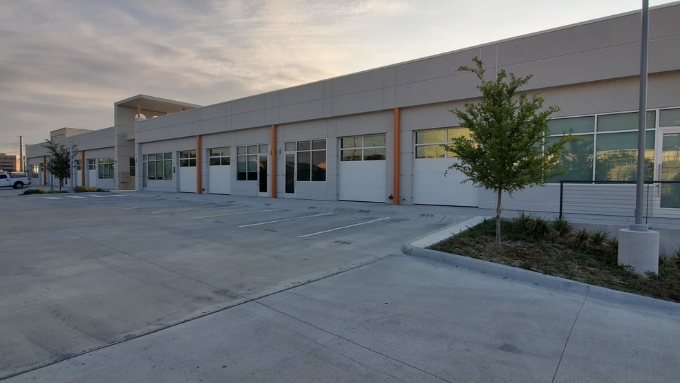 More Photos Of 7037 Twin Hills Ave, Dallas Unknown For Lease