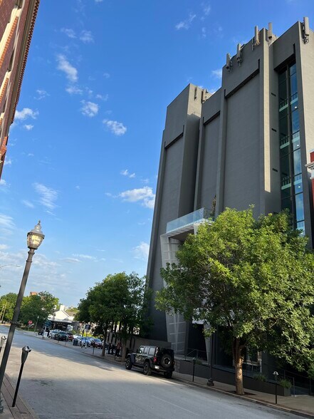 More Photos Of 112 W Center St, Fayetteville Office For Lease