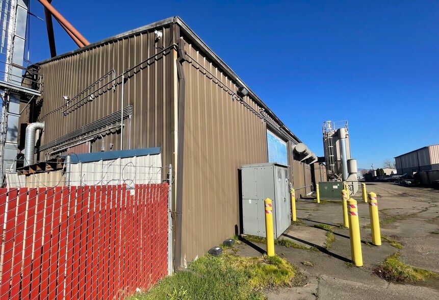 More Photos Of 4441 NE 148th Ave, Portland Warehouse For Sale