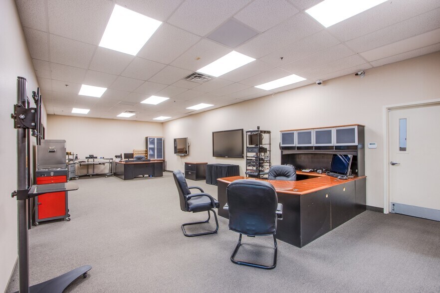 More Photos Of 570 W Cheyenne Ave, North Las Vegas Unknown For Lease