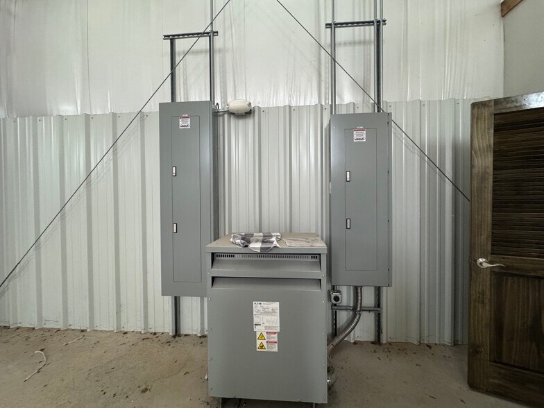 More Photos Of 8301 SW 23rd Pl, Oklahoma City Warehouse For Lease