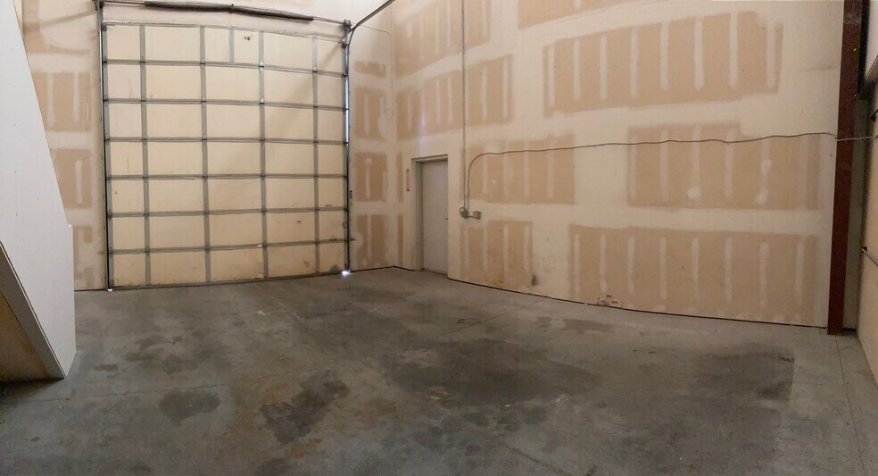 More Photos Of 111 N Geneva Rd, Orem Light Manufacturing For Lease