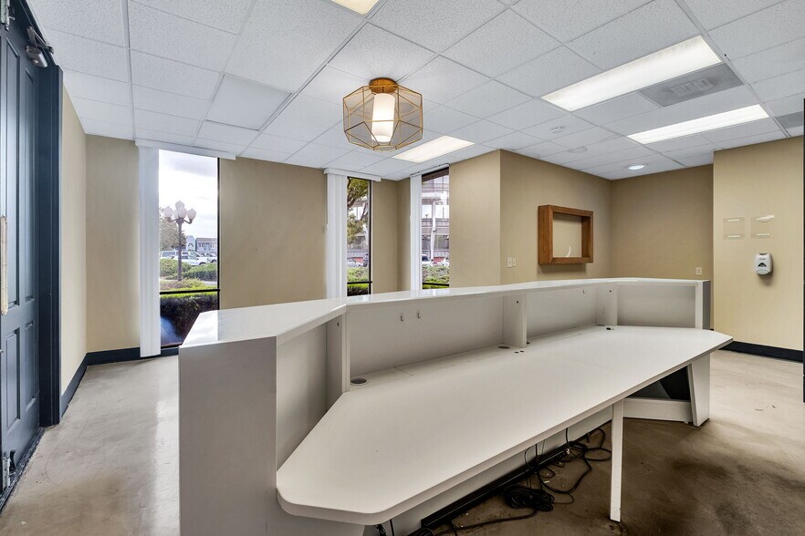 More Photos Of 550 N Golden Circle Dr, Santa Ana Office For Lease