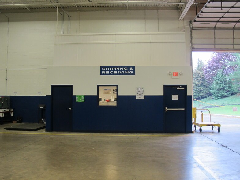 More Photos Of 1828 Freedom Rd, Lancaster Warehouse For Lease