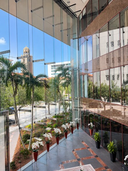 More Photos Of 2033 Main St, Sarasota Office For Lease