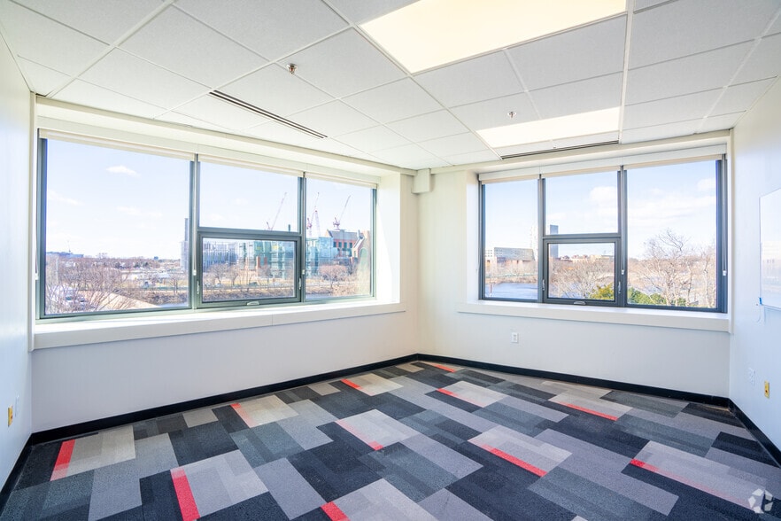 More Photos Of 810 Memorial Dr, Cambridge Office For Lease