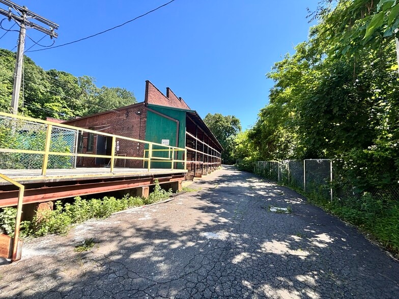 More Photos Of 30 Lenox St, New Haven Warehouse For Lease