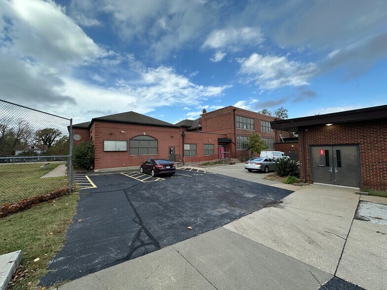 More Photos Of 1100 E Kearney St, Springfield Schools For Sale