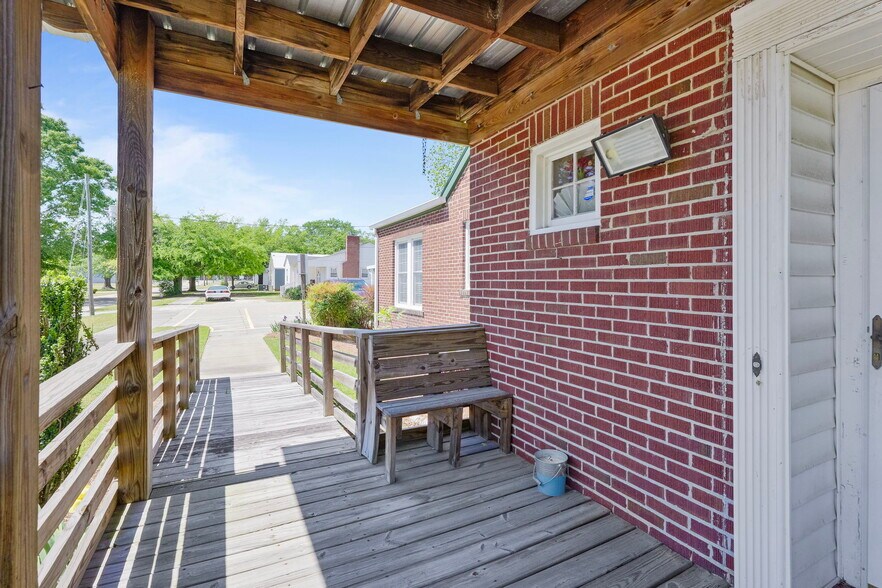 More Photos Of 310 S Clinton Ave, Dunn Medical For Sale
