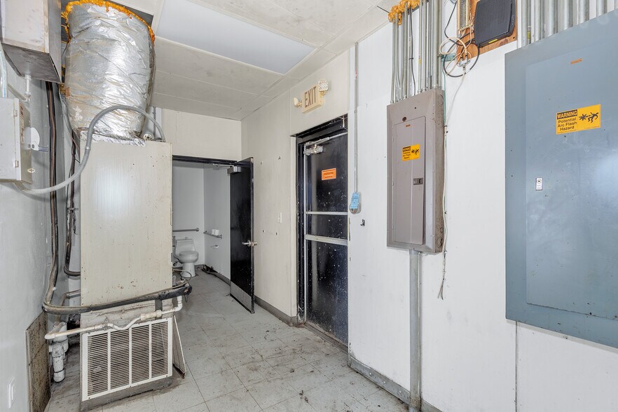 More Photos Of 3221 Wrightsboro Rd, Augusta Freestanding For Lease