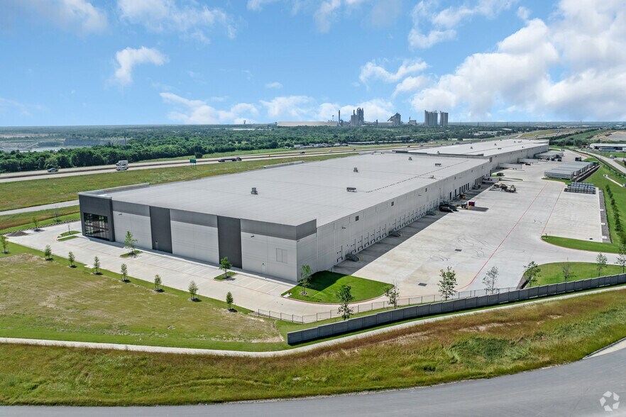 More Photos Of 4521 N US Highway 67, Midlothian Unknown For Lease