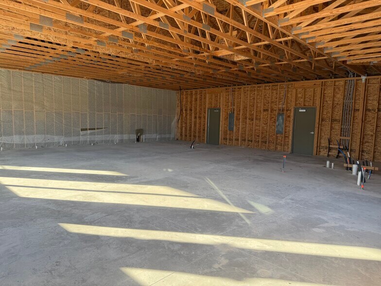More Photos Of 2121 S Schaefer St, Appleton General Retail For Lease