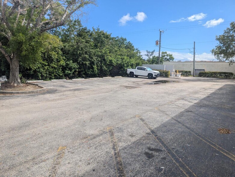More Photos Of 3300 S Congress Ave, Boynton Beach Showroom For Lease