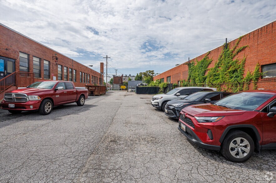 More Photos Of 3021-3027 E Madison St, Baltimore Light Manufacturing For Lease