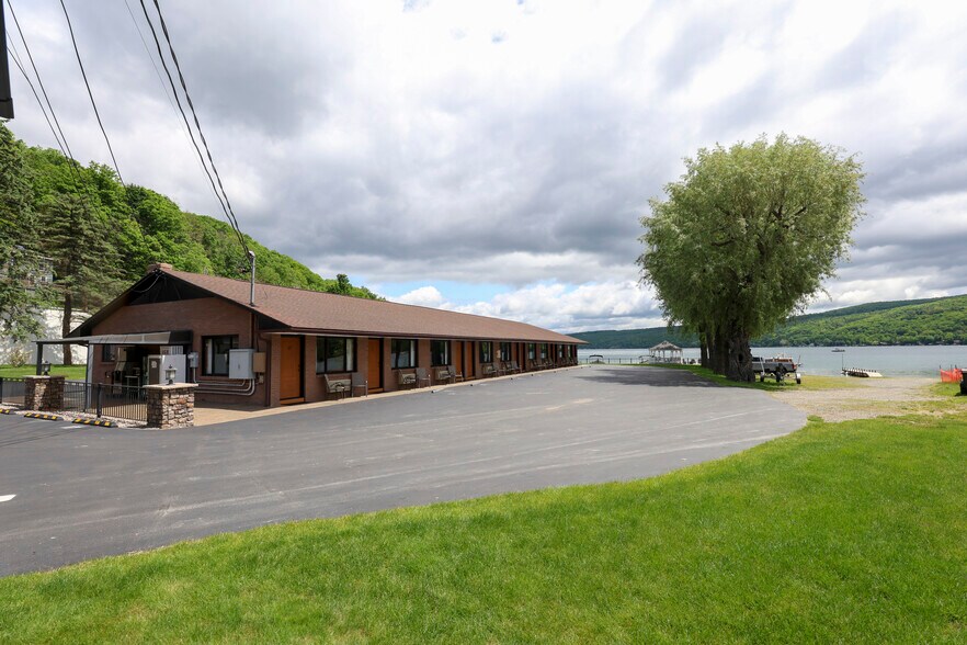 More Photos Of 24 Water St, Hammondsport Hotel For Sale