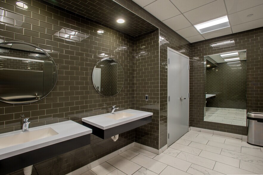 More Photos Of 225 Raritan Center Pky, Edison Warehouse For Lease