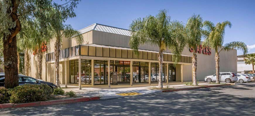 More Photos Of 21825 Erwin St, Woodland Hills Department Store For Sale