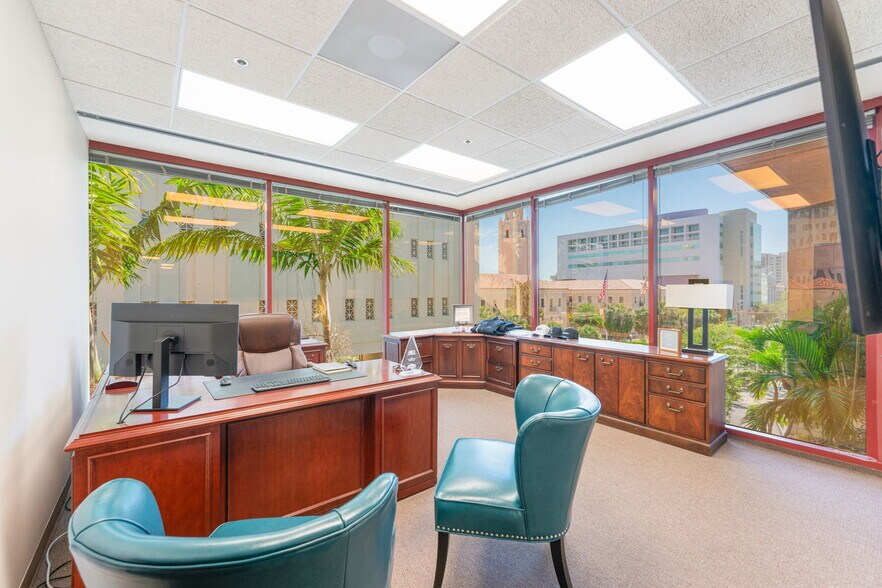 More Photos Of 2033 Main St, Sarasota Office For Lease