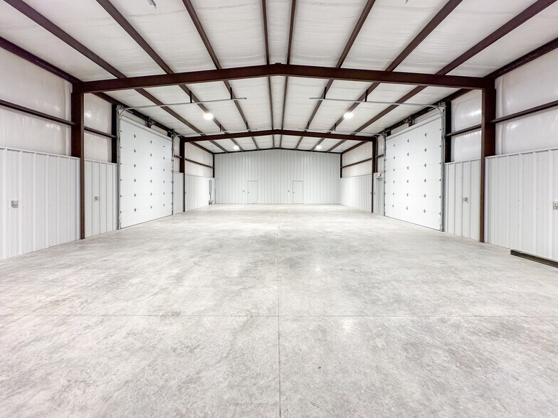 More Photos Of 7115 N County Road 1294, Midland Warehouse For Lease