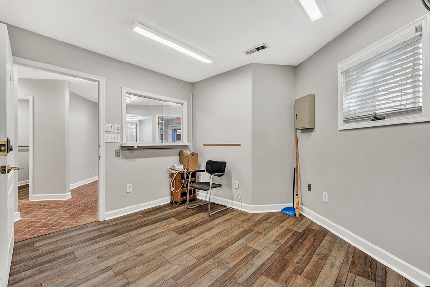 More Photos Of 5034 Williamson Rd NW, Roanoke Office For Lease