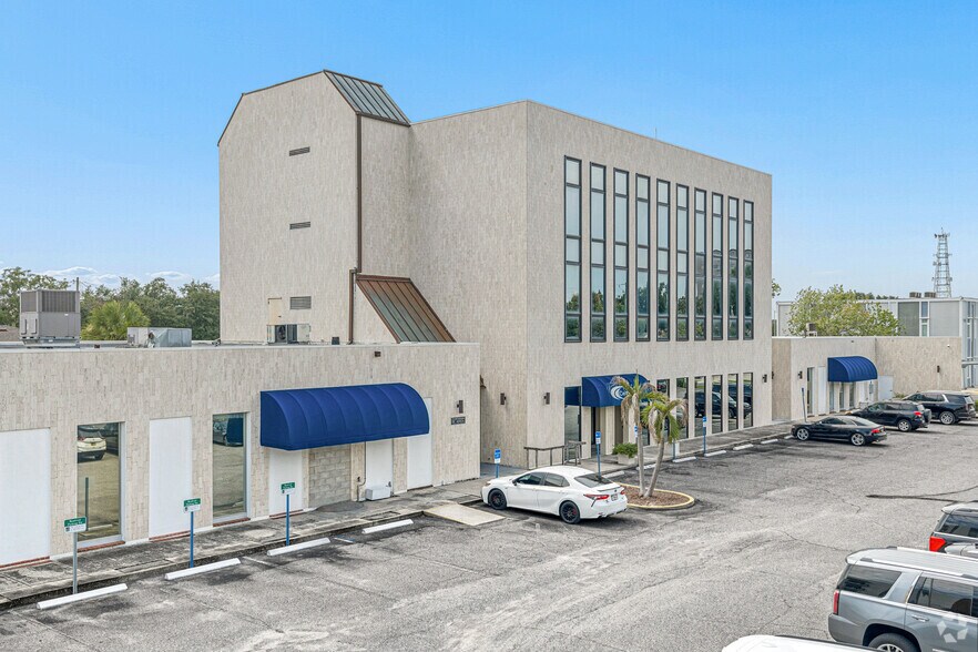 More Photos Of 130 Bates Ave SW, Winter Haven Office For Lease