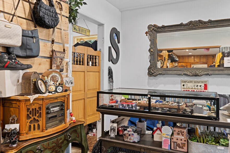 More Photos Of 2562 Alpine Blvd, Alpine Storefront Retail Residential For Sale