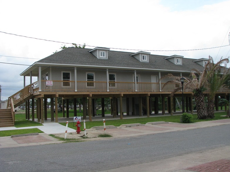More Photos Of 601 5th St, Kemah Office For Lease