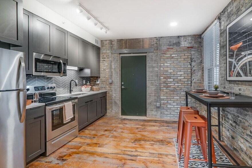 More Photos Of 282 6th St E, Saint Paul Apartments For Sale