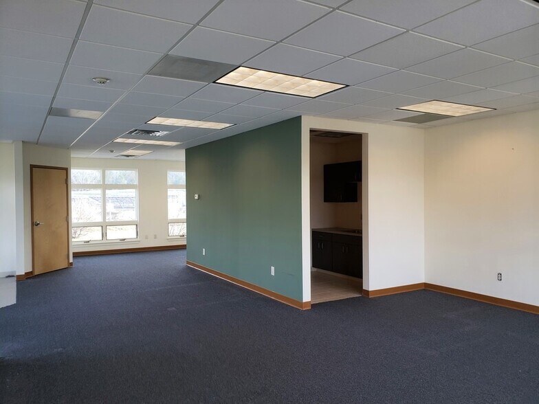 More Photos Of 17 Glen Pond Dr, Red Hook Medical For Lease