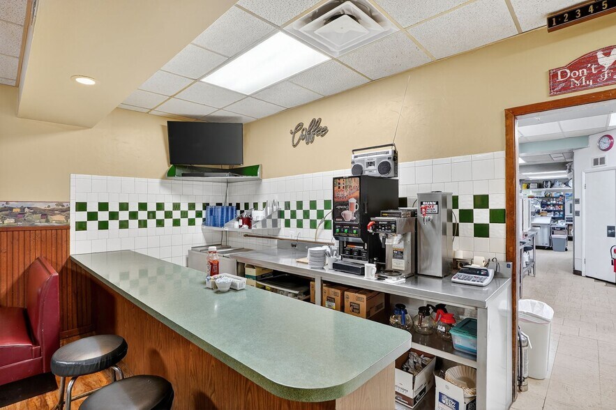 More Photos Of 550 McKeesport Rd, Elizabeth Freestanding For Sale