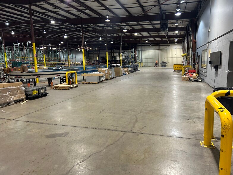 More Photos Of 410 Corporate Dr, Reading Warehouse For Lease