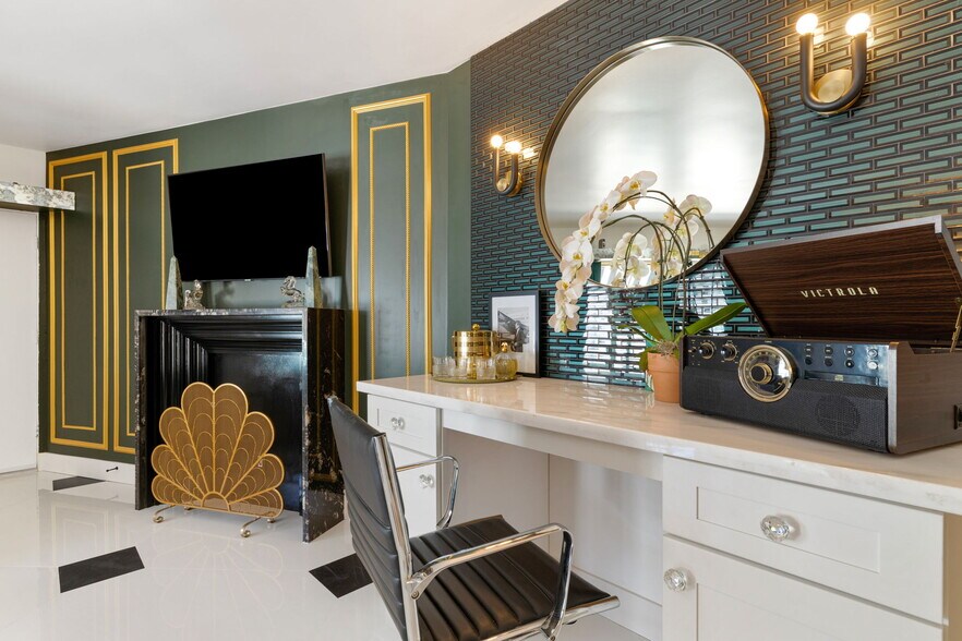 More Photos Of 120 W Vereda Sur, Palm Springs Hotel For Sale