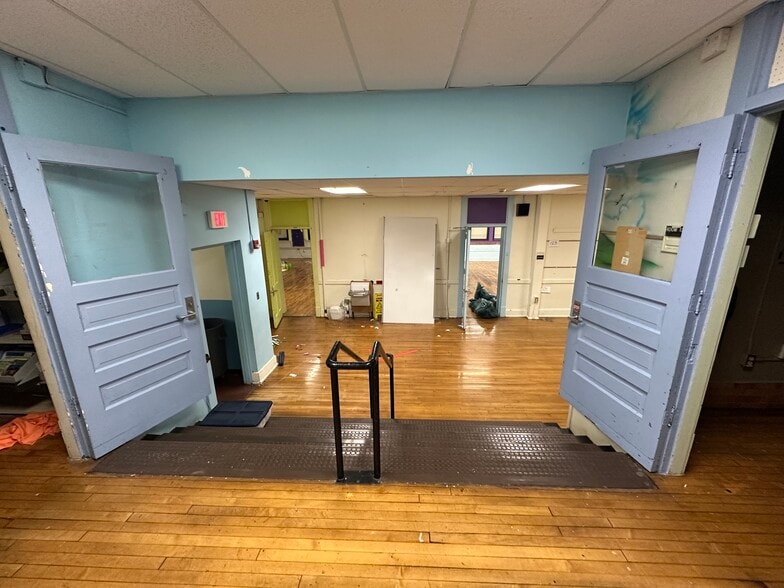 More Photos Of 1100 E Kearney St, Springfield Schools For Sale