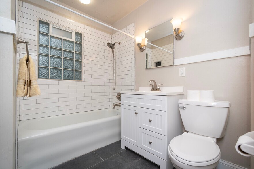 More Photos Of 5331 Charlotte St, Kansas City Apartments For Sale