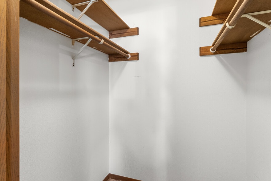 More Photos Of 910 E Cedar Ave, Manitowoc Apartments For Sale