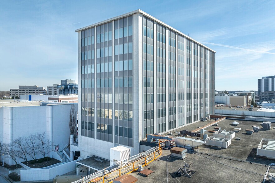 More Photos Of 100-120 Oakbrook Ctr, Oak Brook Medical For Lease