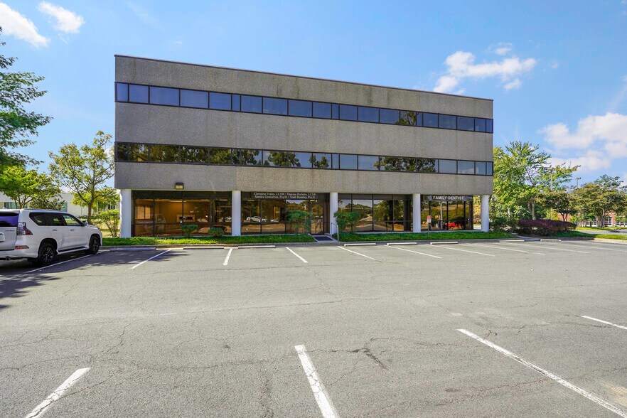 More Photos Of 131 Elden St, Herndon Medical For Lease