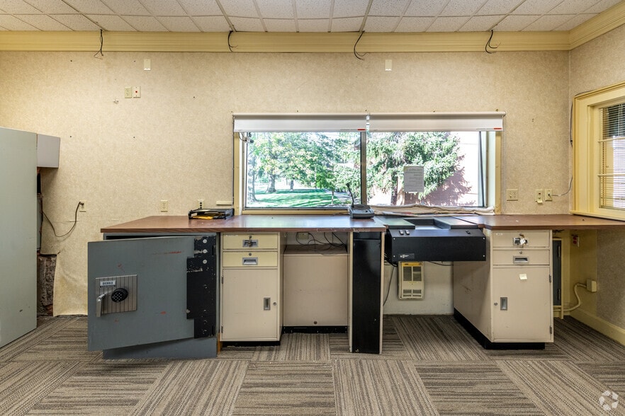 More Photos Of 1903 Hubbard Rd, Madison Office For Sale