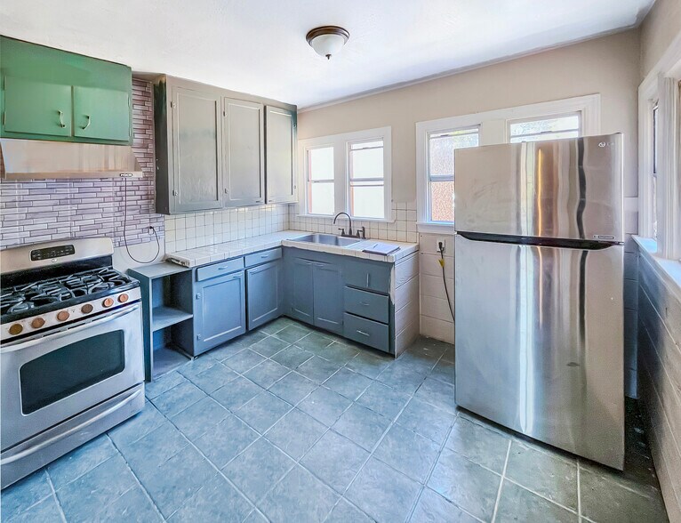 More Photos Of 3253 Middlefield Rd, Menlo Park Storefront For Sale