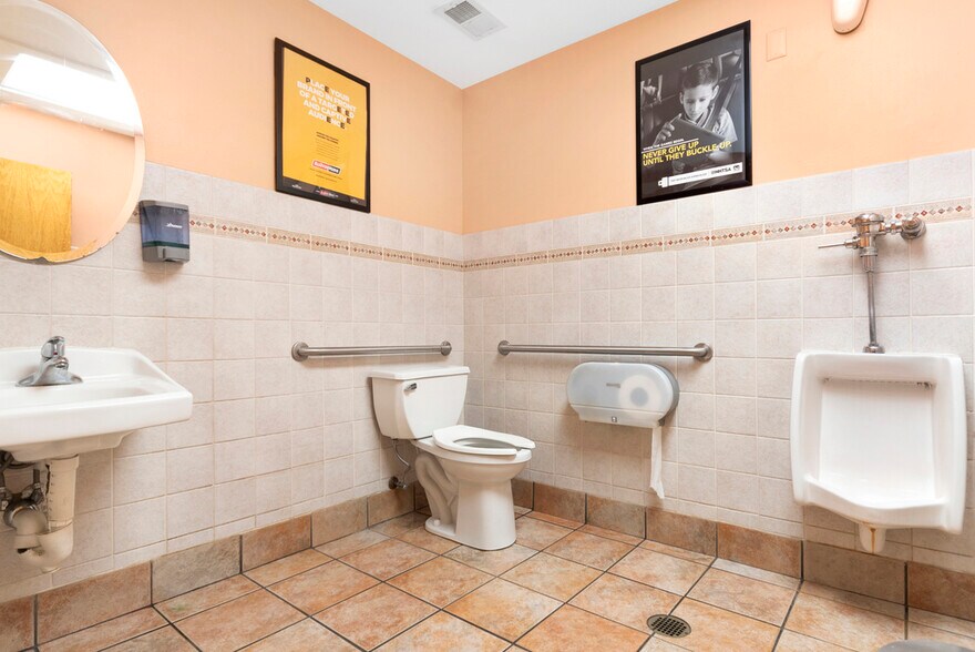 More Photos Of 1015 E Ogden Ave, Naperville Fast Food For Sale