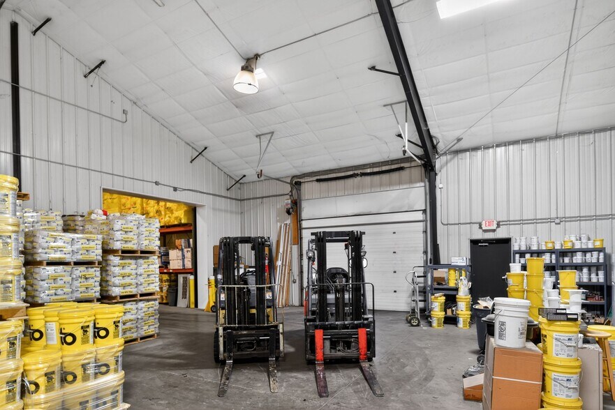 More Photos Of 2605 & 2609 S Carolyn Ave, Sioux Falls Industrial For Lease