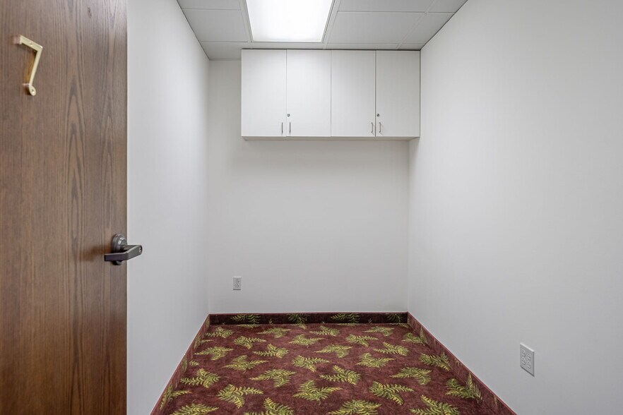 More Photos Of 1080 Caroline Dr, Washington Office For Sale