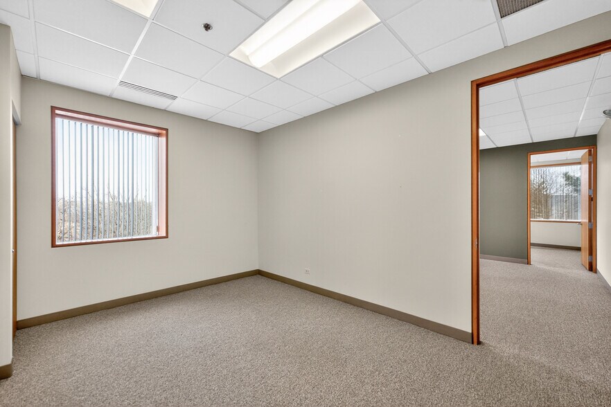 More Photos Of 290 Springfield Dr, Bloomingdale Medical For Lease